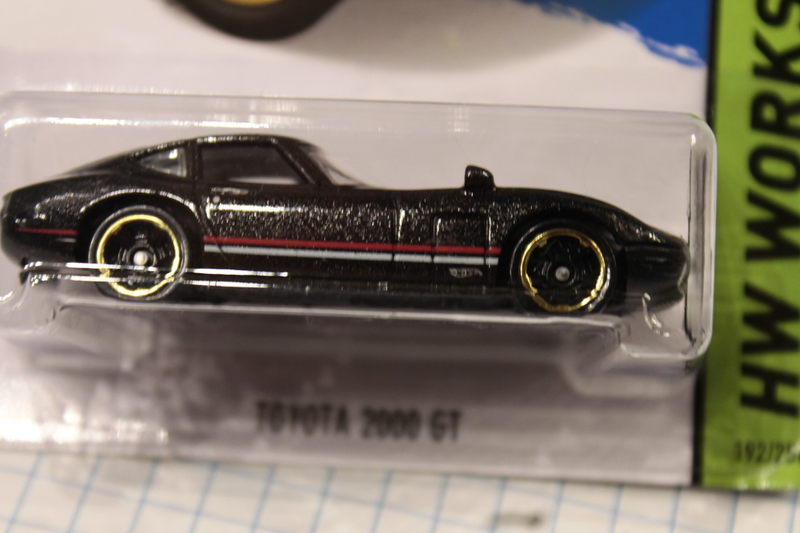 Illustration for article titled "Call Your Custom": Hot Wheels Trading/Customization Haul